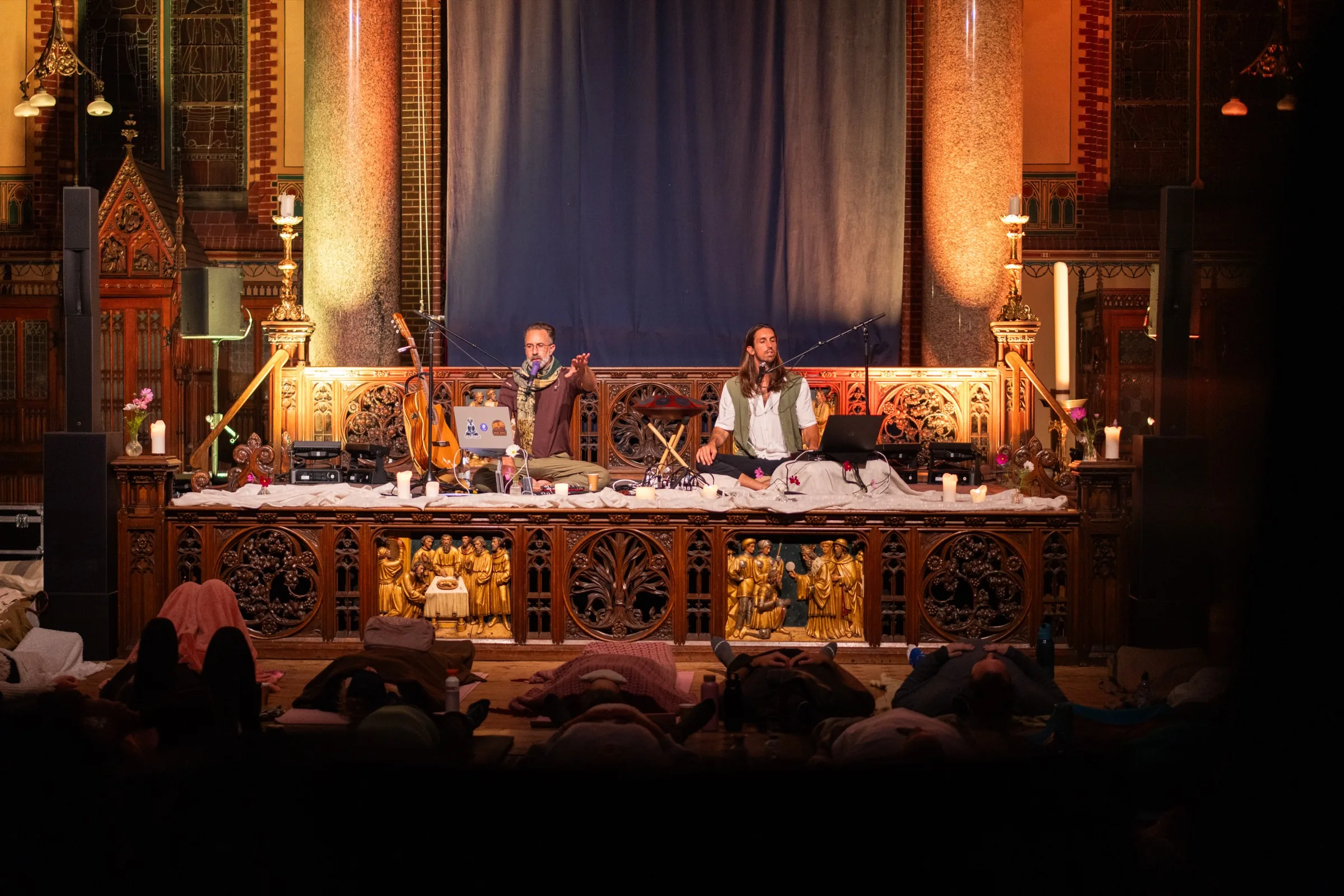 Sandy and Alex King-Harris performing from the altar of the Dominicuskerk